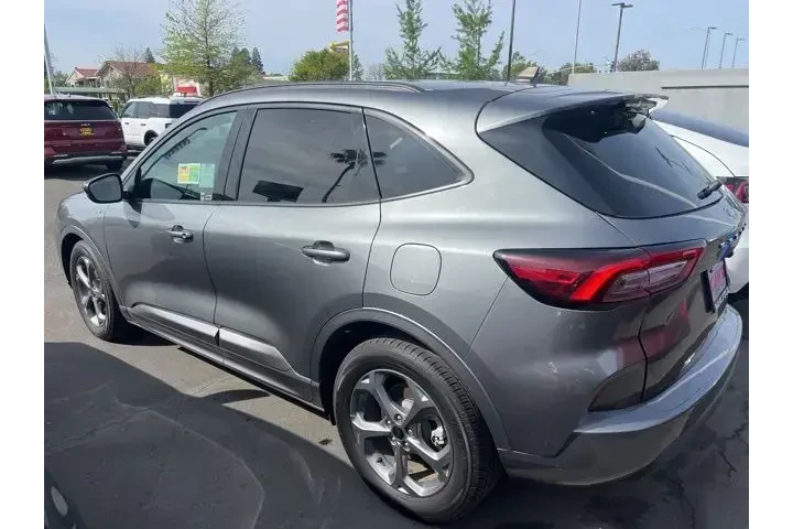 $22988 : Ford Escape 2023 ST-Line 4dr image 9