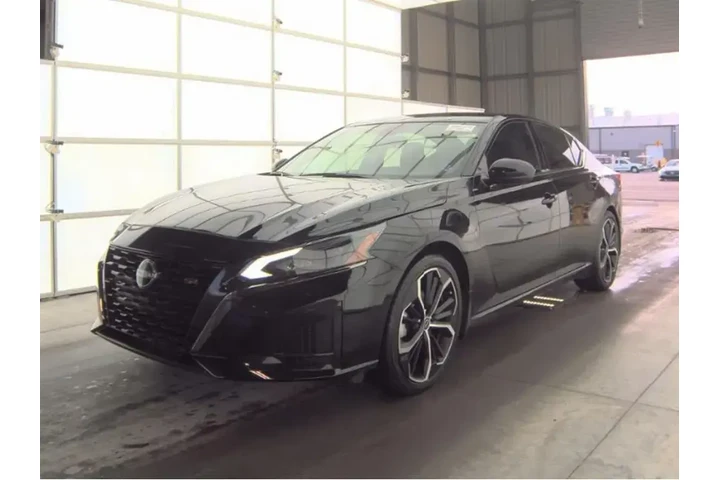 $21390 : Nissan Altima 2024 2.5 SR 4d image 2