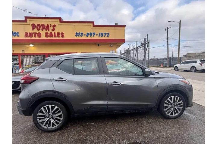 2021 Kicks SV image 9