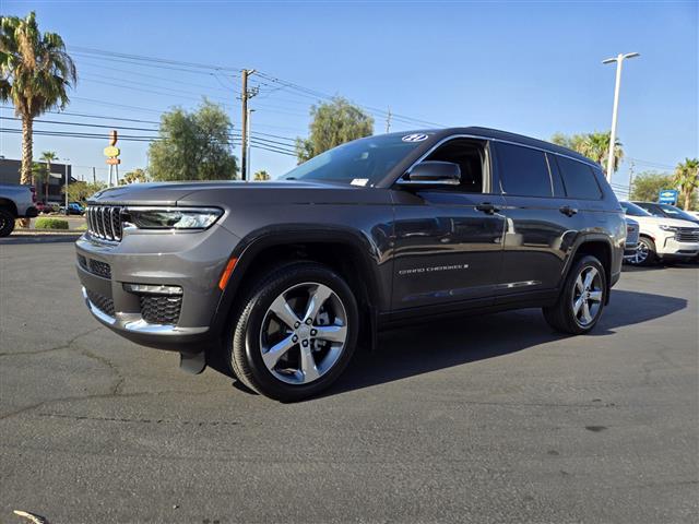 $34748 : Pre-Owned 2021 Grand Cherokee image 2