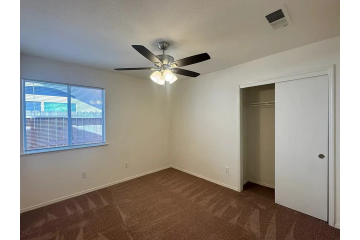 $1400 : casa perfecta en alquiler image 5
