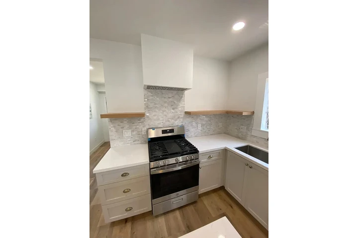 $1200 : beautifully updated home image 2