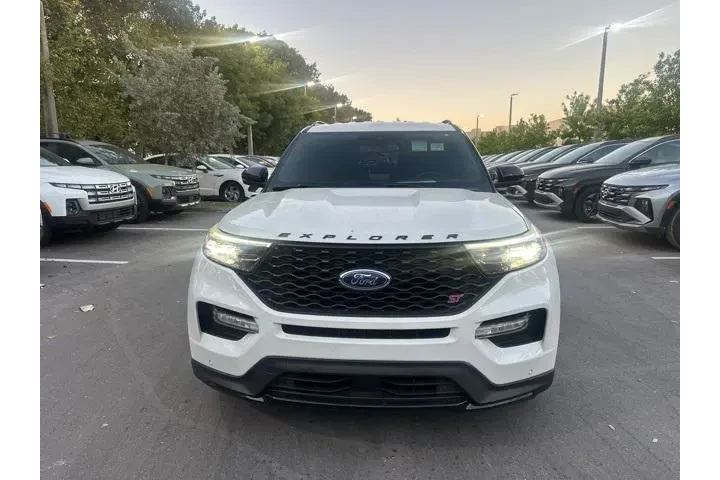 $28391 : Ford Explorer 2020 AWD ST 4d image 2