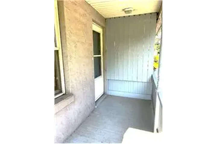 $525 : Rental property with 1 bedro image 8