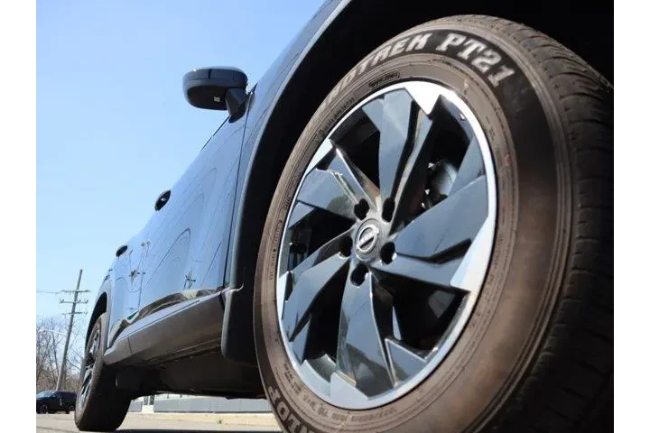 $28775 : Nissan Rogue 2025 AWD SV 4dr image 9