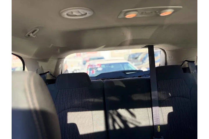 $8999 : 2017 Traverse LT image 5