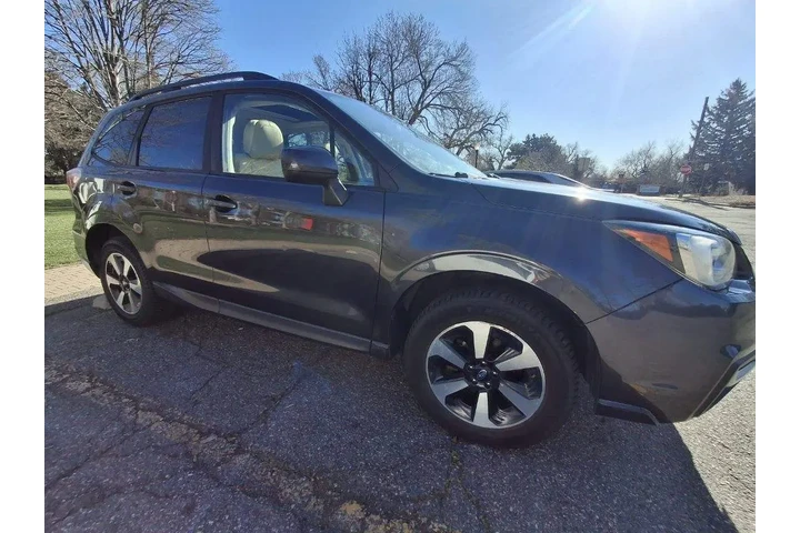 $9000 : 2017 Subaru Forester 2.5i PREM image 3