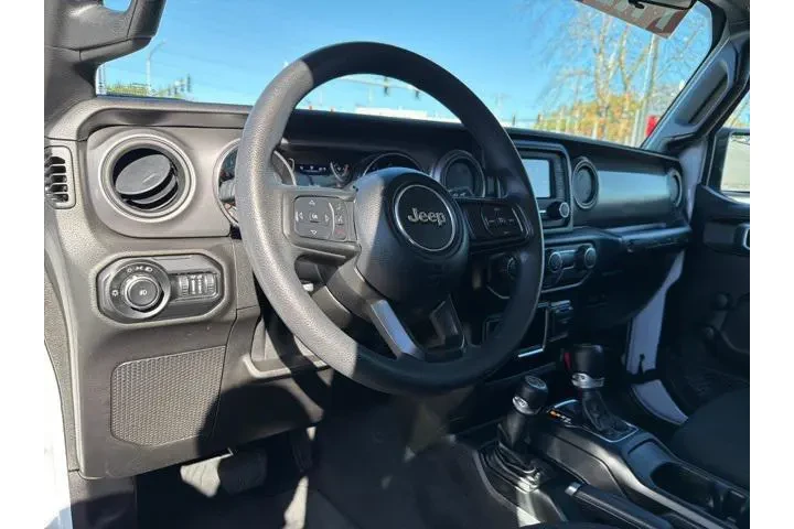 $27394 : Jeep Wrangler Unlimited 2021 image 9