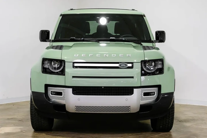 $54890 : 2023 Defender 75th Edition image 6