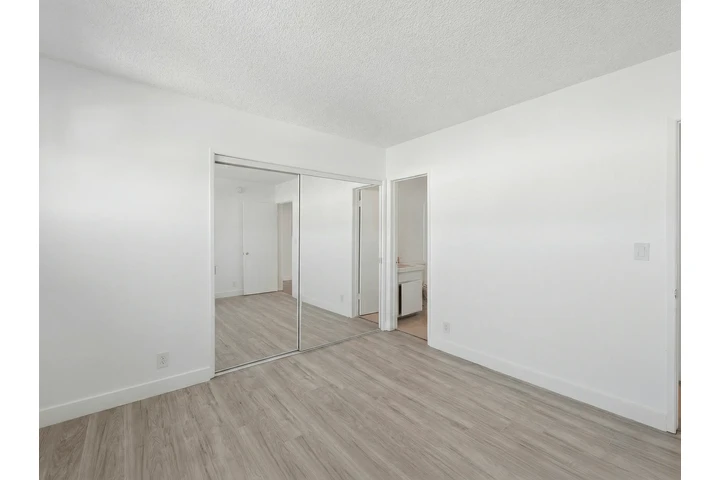 $2470 : 2.5x the rent minimum image 2