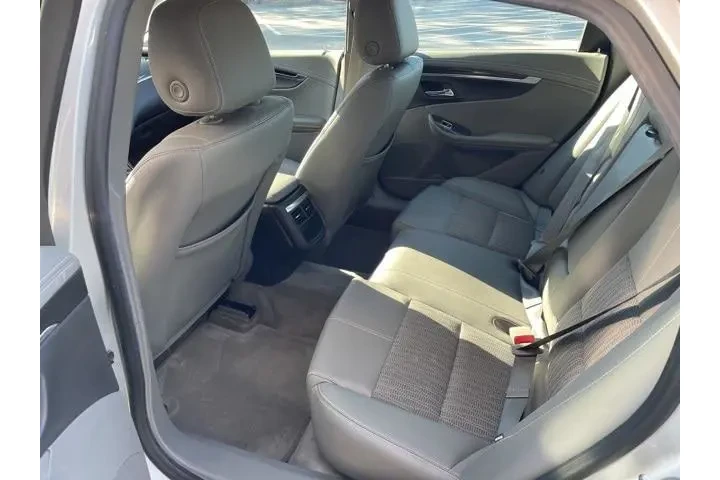 $13350 : Chevrolet Impala 2015 LT 4dr image 9