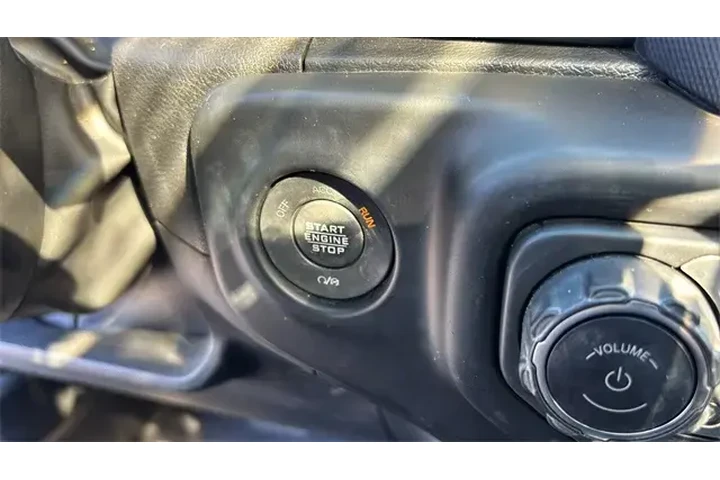 $29724 : Jeep Wrangler 2023 4x4 Sahar image 10