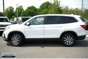 $28000 : Honda Pilot 2022 AWD EX-L 4d thumbnail