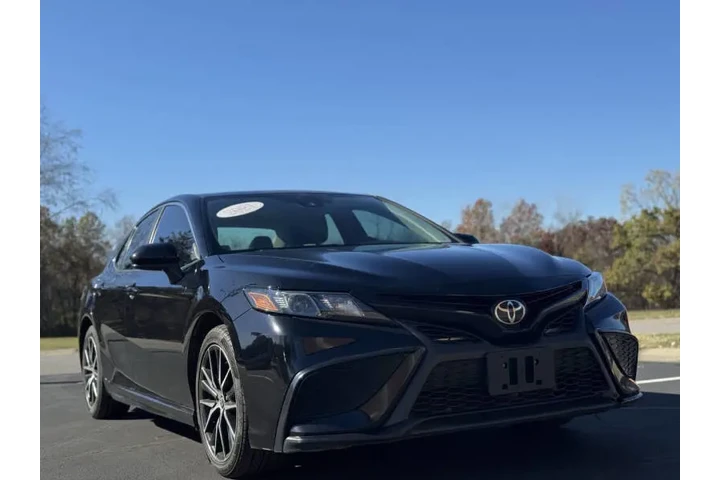 $14999 : 2021 Camry SE image 2