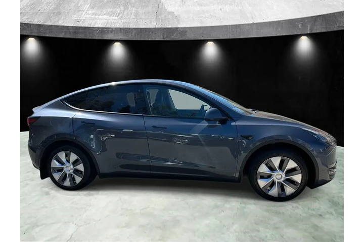 $31705 : Tesla Model Y 2023 AWD Long image 2