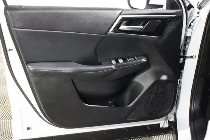 $29893 : Mitsubishi Outlander 2024 AW image 6