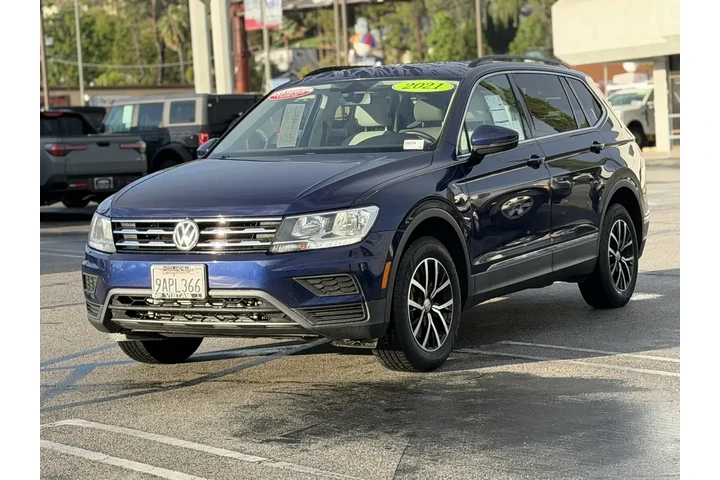 $15995 : Volkswagen Tiguan 2021 SE 4d image 2