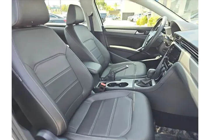 $18894 : Volkswagen Passat 2022 SE 4d image 10