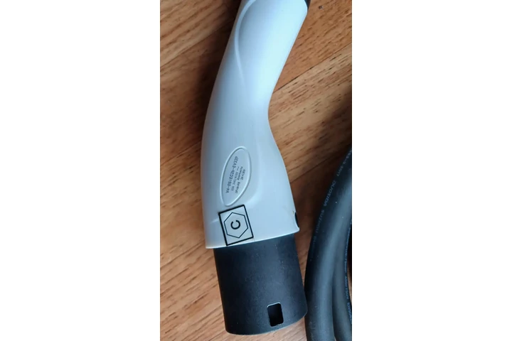 $400 : Vendo Cargador portátil carro image 3