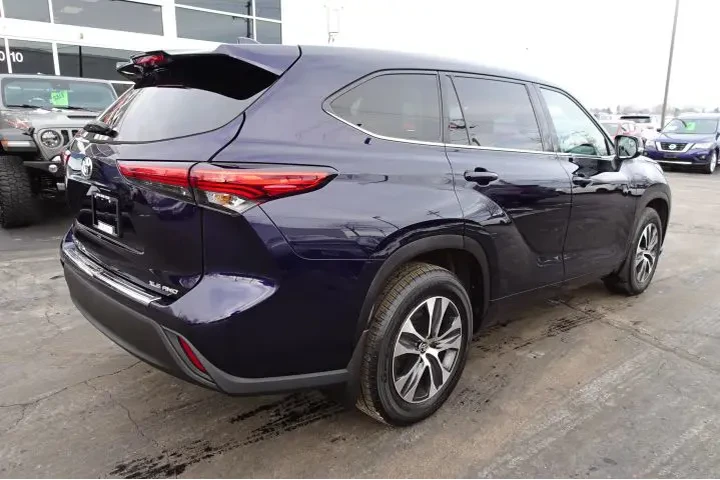 $32995 : 2020 HIGHLANDER image 8