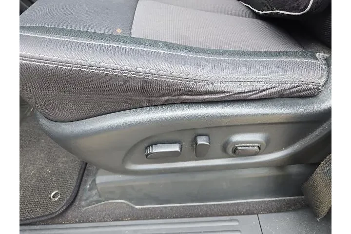 $27983 : Nissan Titan 2021 4x2 SV 4dr image 5