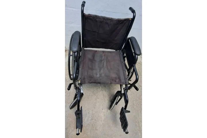 $1550 : SILLA COLOR NEGRA, CON USO, PE image 6