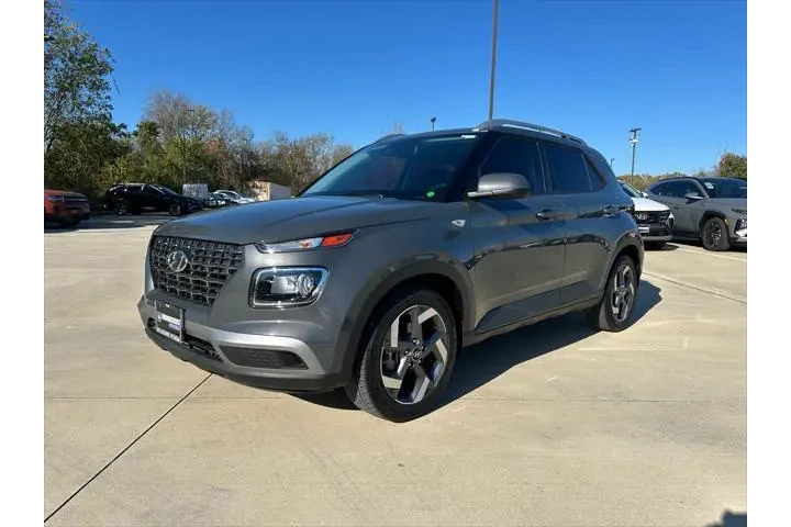 $18895 : Hyundai VENUE 2024 SEL 4dr C image 1