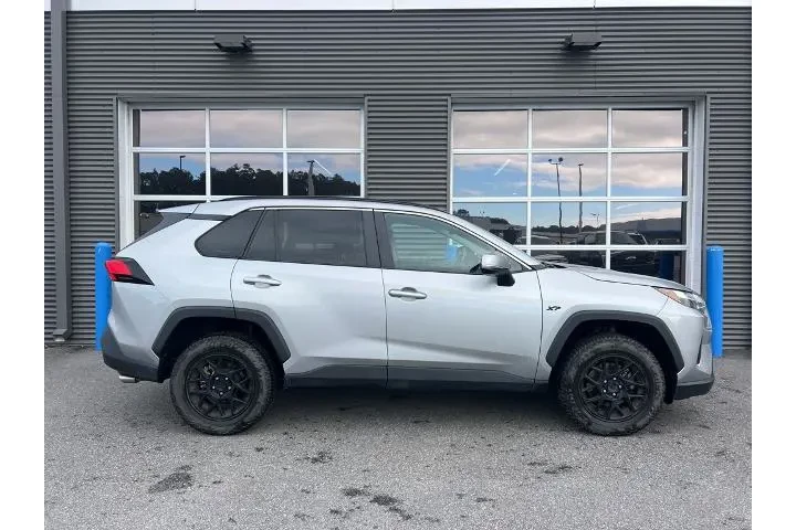 $23490 : Toyota RAV4 2023 XLE 4dr SUV image 4