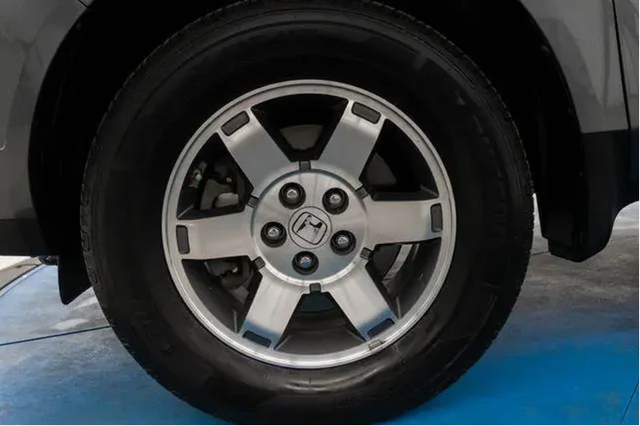 $8625 : Honda Pilot 2010 Touring 4dr image 2