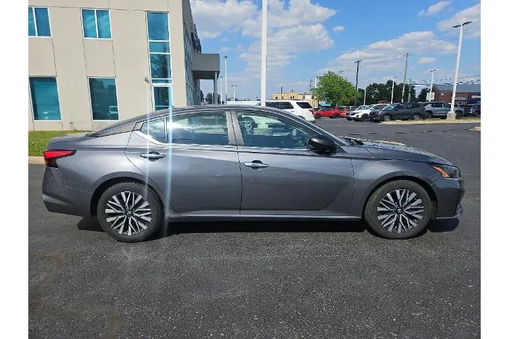 $18999 : Nissan Altima 2024 2.5 SV 4d image 7