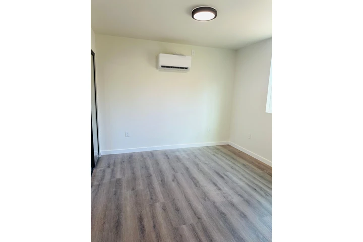 $1350 : Rento habitacion disponible image 1