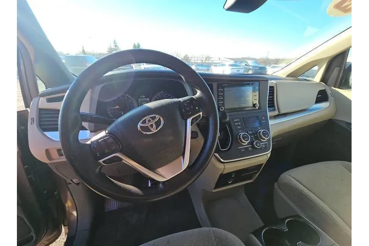 $14995 : 2018 Sienna LE 8-Passenger image 5