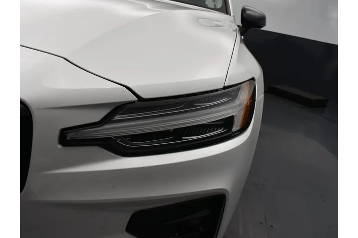 $22426 : Volvo S60 2024 B5 Core Dark image 5