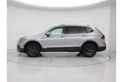 $21998 : Volkswagen Tiguan 2024 SE 4d thumbnail