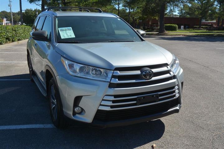 2017 Highlander XLE image 4