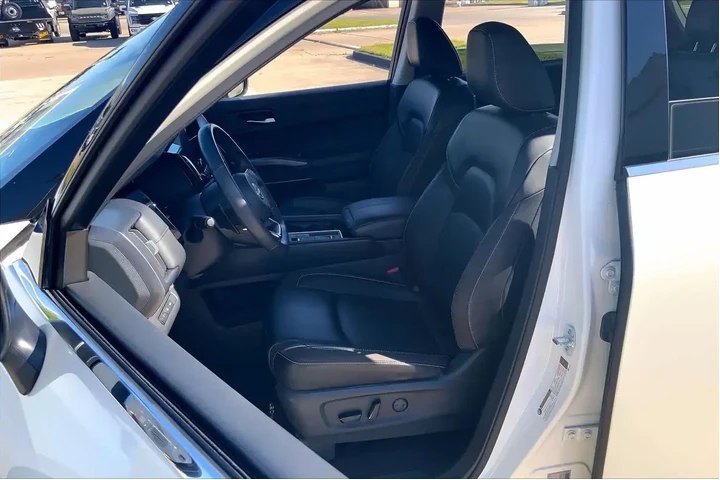 $29774 : Nissan Pathfinder 2023 SL 4d image 8