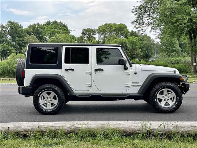 2014 Wrangler Unlimited Sport image 10