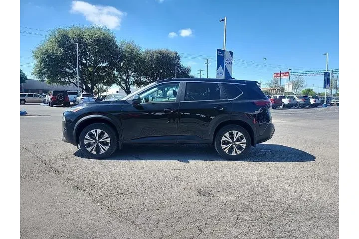 $17746 : Nissan Rogue 2023 SV 4dr Cro image 4