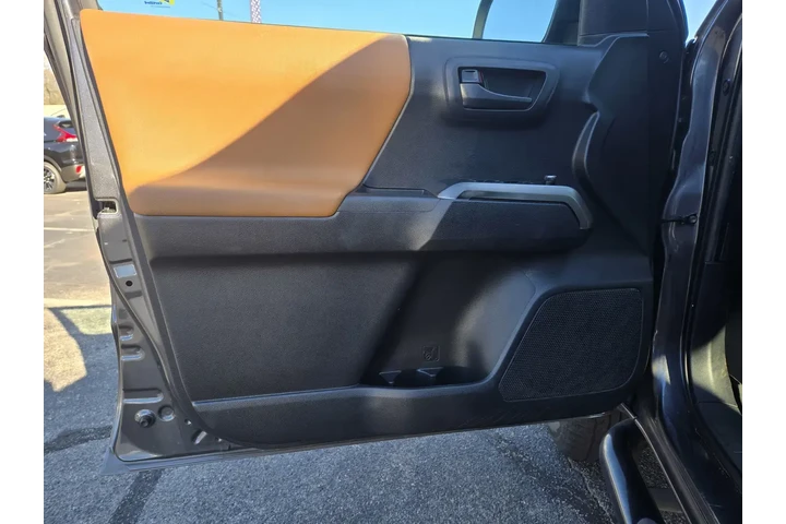 $24500 : Toyota Tacoma 2018 4x2 TRD O image 6