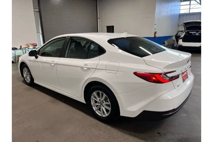 $26573 : Toyota Camry 2025 LE 4dr Sed image 5