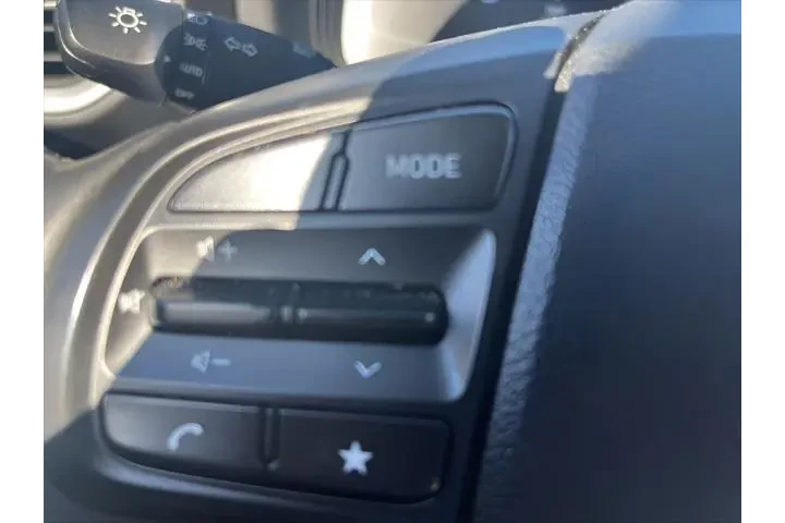 $17377 : Hyundai VENUE 2023 SEL 4dr C image 10