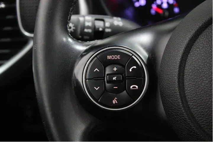 $15971 : Kia Soul 2020 LX 4dr Crossov image 8