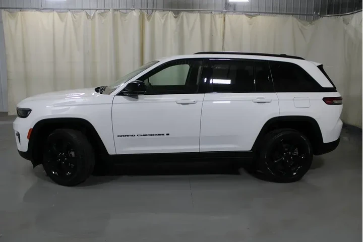 $33496 : Jeep Grand Cherokee 2023 4x4 image 3