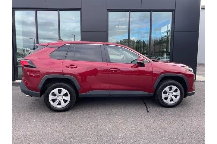 $29800 : Toyota RAV4 2025 AWD LE 4dr image 5