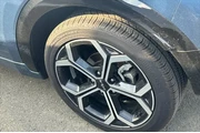 $28990 : Kia Niro 2025 EX Touring 4dr thumbnail