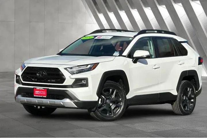 $31900 : Toyota RAV4 2024 AWD Adventu image 2