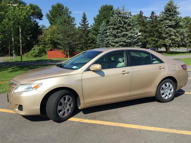 $5000 : —2011 TOYOTA camry LE— image 1