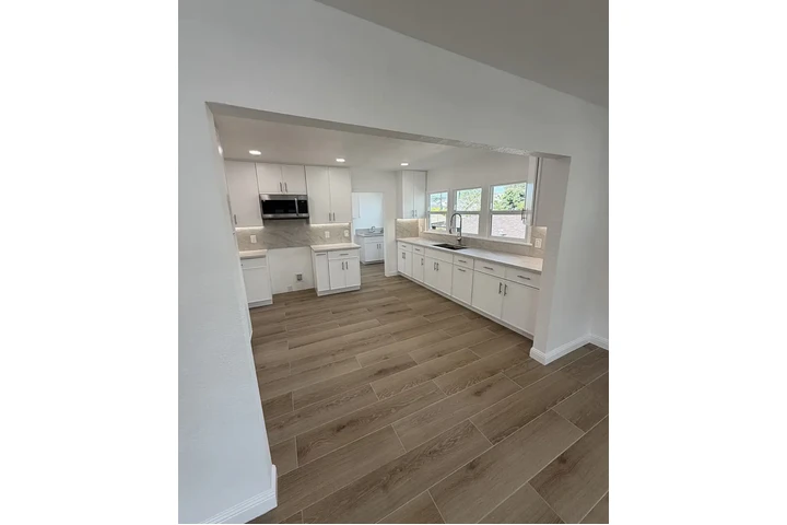 $1050 : remodeled Charming home image 5
