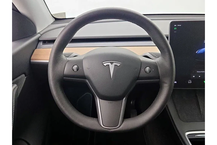 $27998 : Tesla Model Y 2022 AWD Long image 10