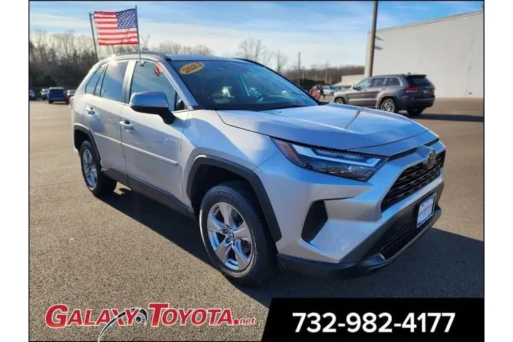 $28602 : Toyota RAV4 2023 AWD XLE 4dr image 1